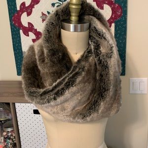 Faux fur neck twist NWT